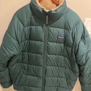 Patagonia men’s reversible Silent Down coat- XL